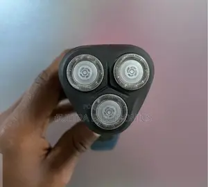 Philips Aquatouch Shaver 1000 Wet or Dry Electric Shaver.