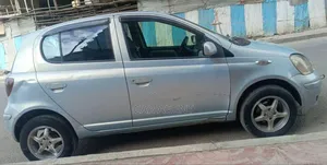 Toyota Vitz 2004 Silver