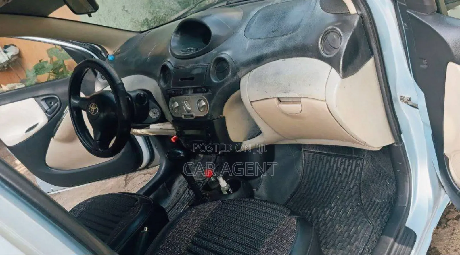 Toyota Vitz 2004 Silver