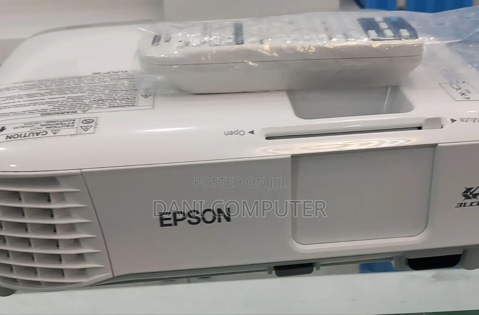 Brand New Epson Projector With Manual Model Name: Eb-X39 Hardware