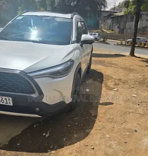 Toyota Corolla Cross Hybrid 2023 White