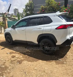 Toyota Corolla Cross Hybrid 2023 White