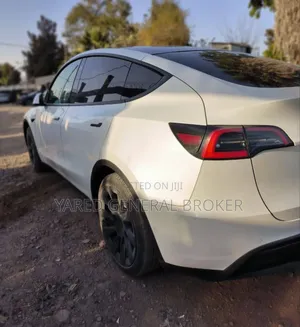 Tesla Model Y 2022 White