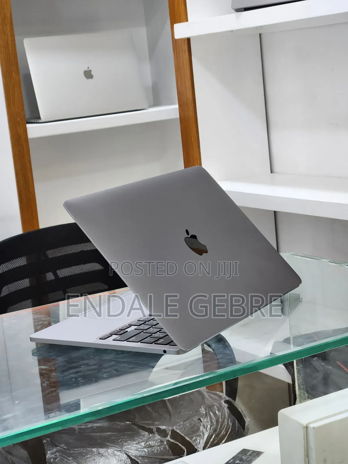 New Laptop Apple MacBook Pro 2022 M2 8GB Apple M2 SSD 256GB