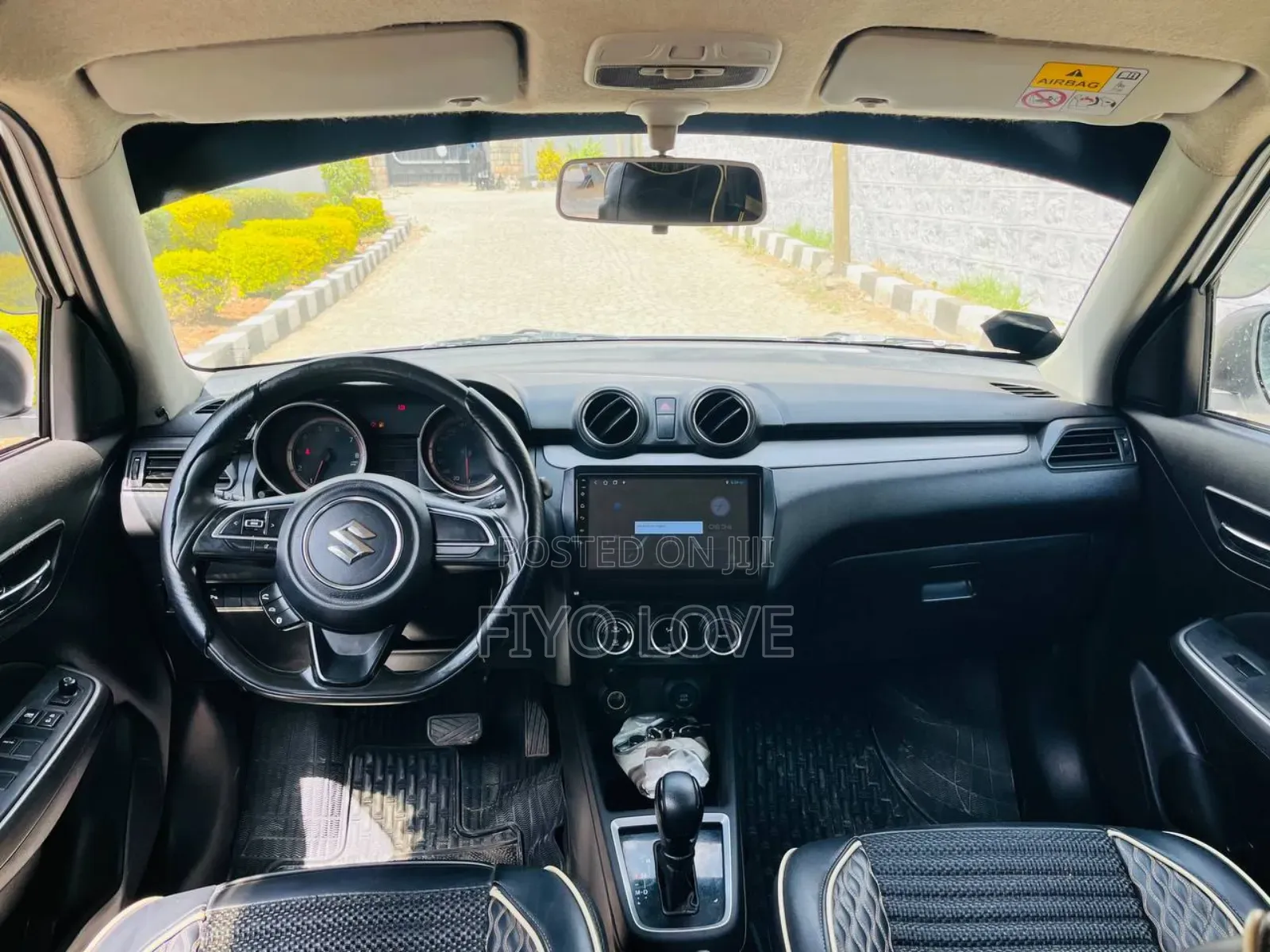 Suzuki Swift 2022 White