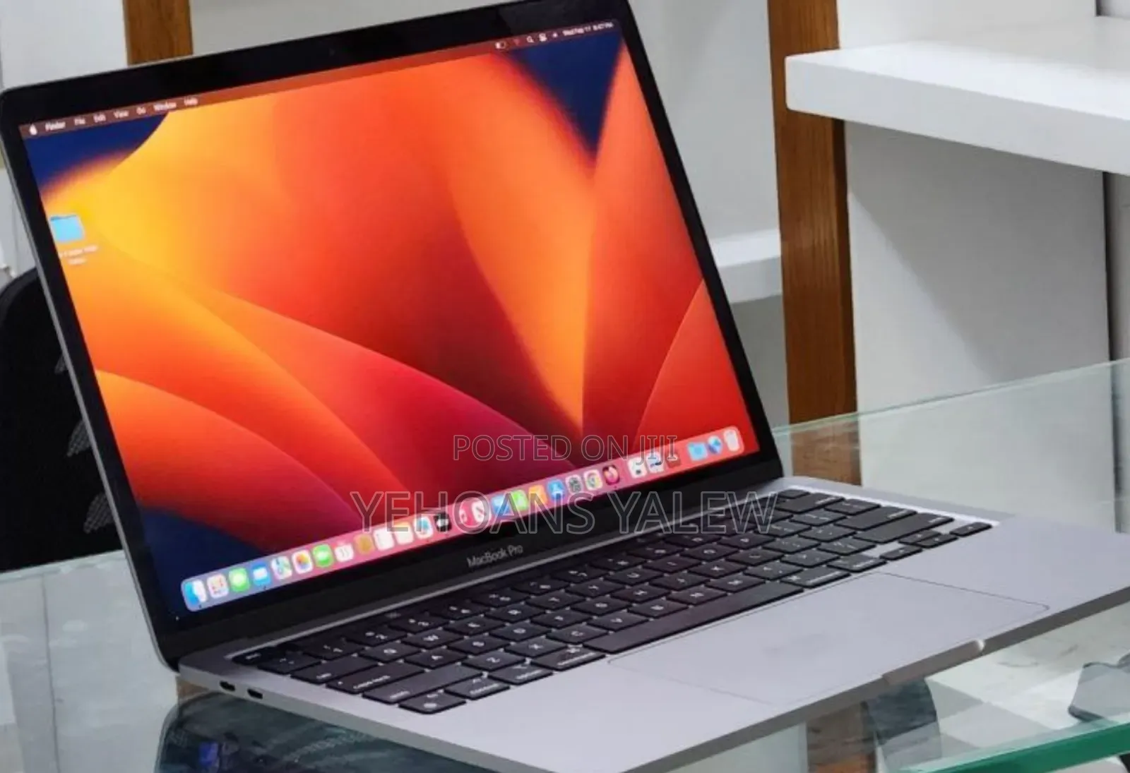 New Laptop Apple MacBook Pro 2022 M2 8GB Apple M2 SSD 256GB