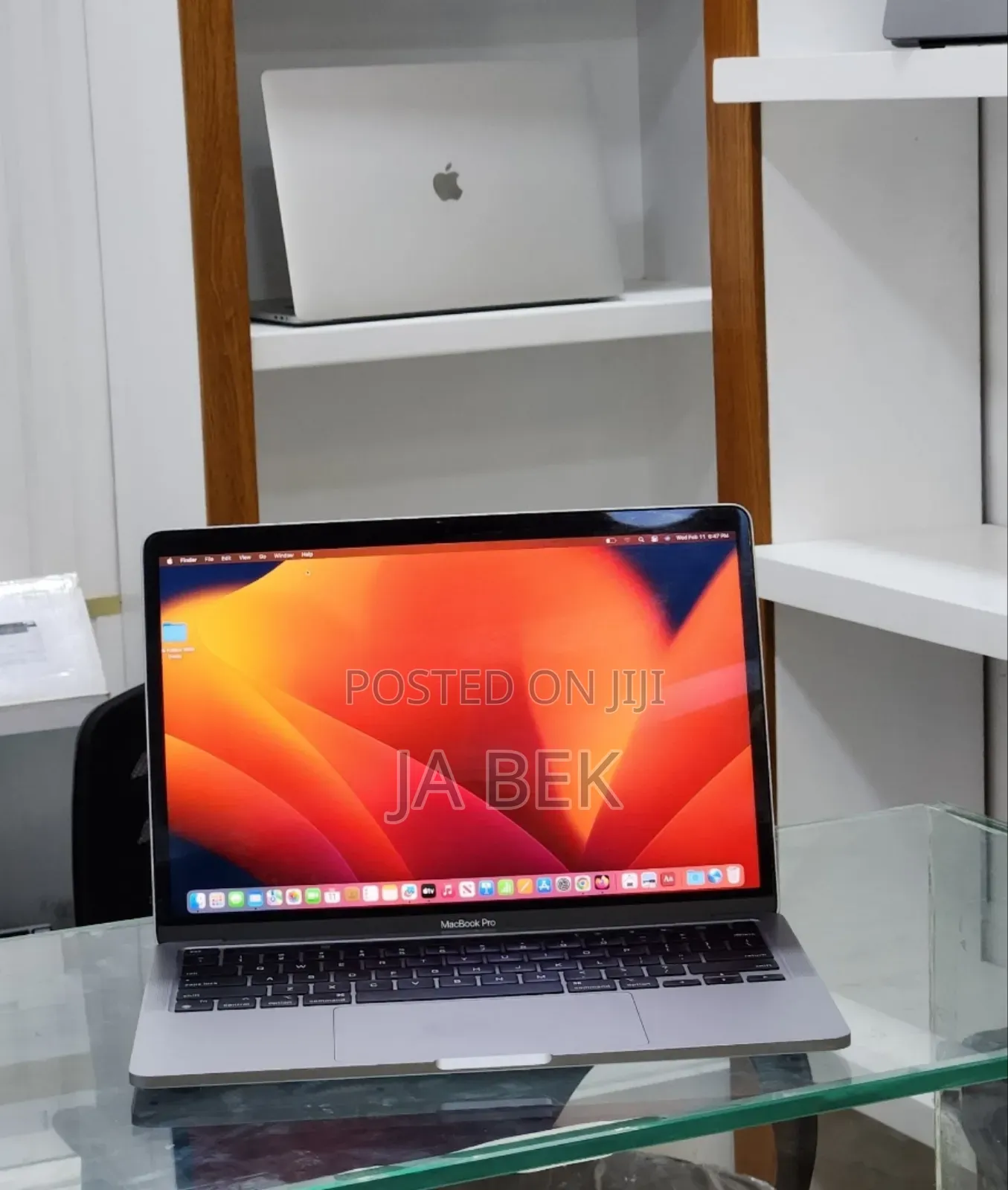 New Laptop Apple MacBook Pro 2022 M2 8GB Apple M2 SSD 256GB