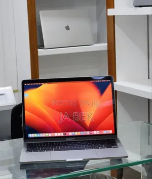 New Laptop Apple MacBook Pro 2022 M2 8GB Apple M2 SSD 256GB