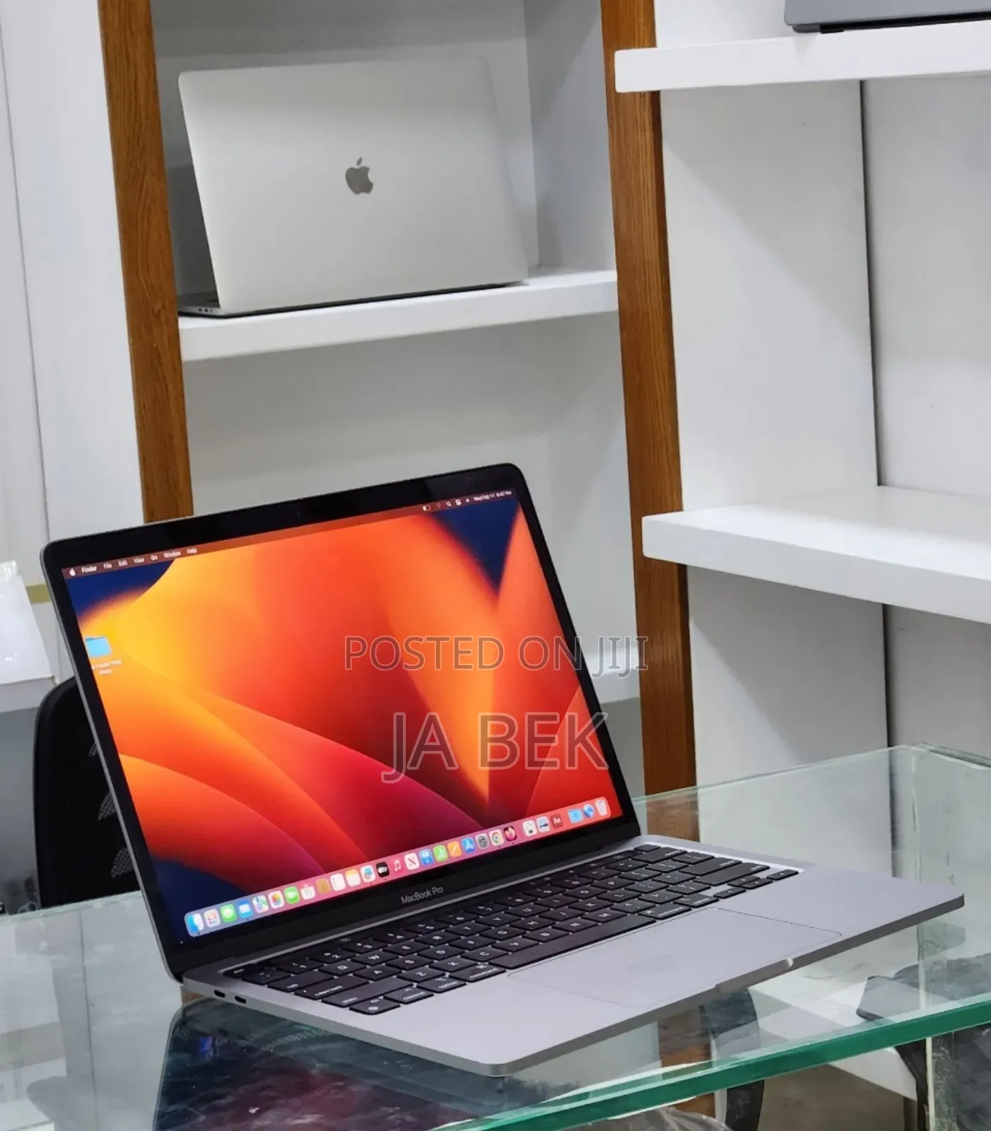 New Laptop Apple MacBook Pro 2022 M2 8GB Apple M2 SSD 256GB