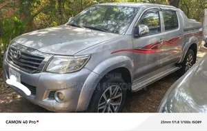 Toyota Hilux 2015 Silver