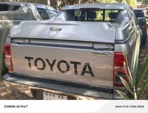 Toyota Hilux 2015 Silver