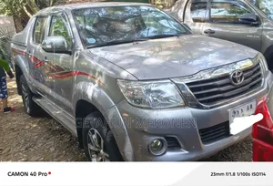 Toyota Hilux 2015 Silver