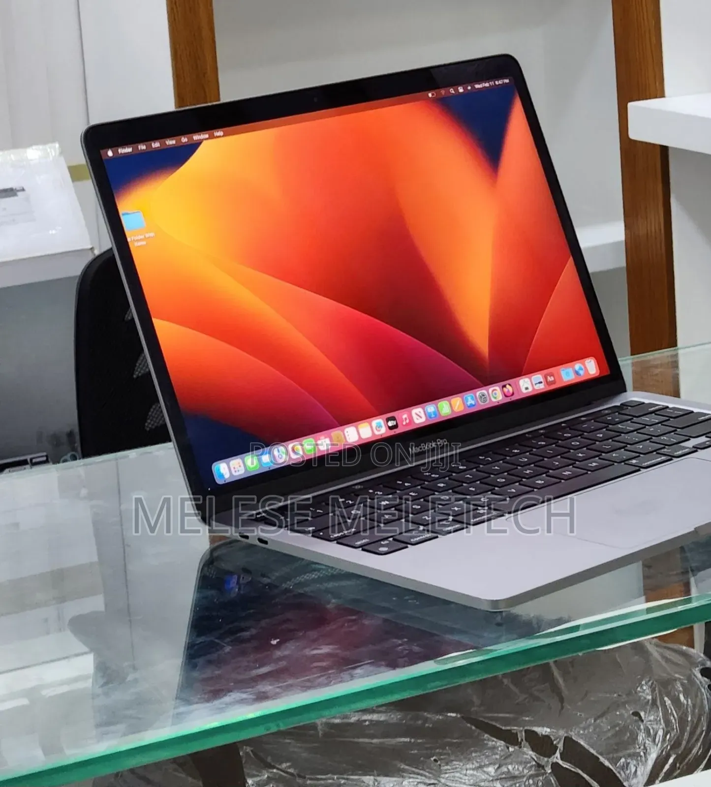 New Laptop Apple MacBook Pro 2022 M2 8GB Apple M2 SSD 256GB