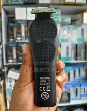 Kemei Km-999 Hair Clipper. It Has a 1500mah Battery That Charges