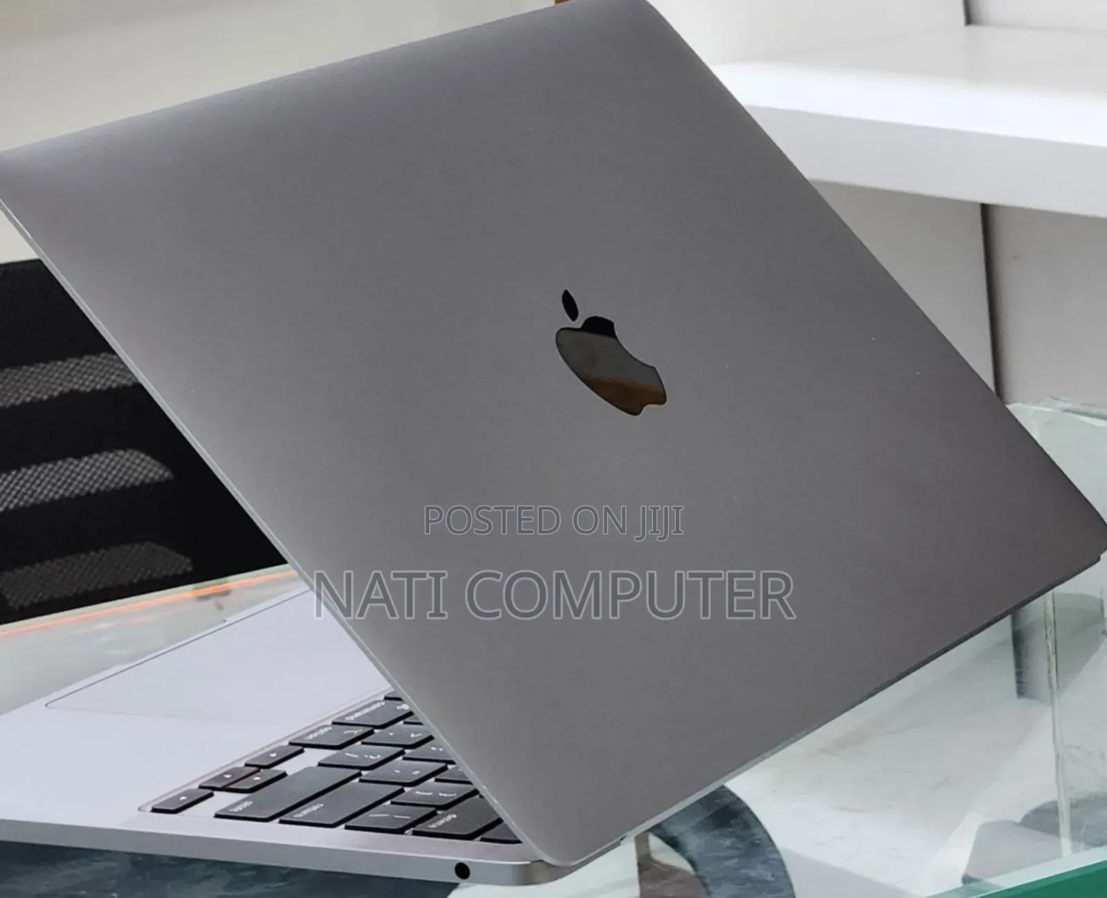 New Laptop Apple MacBook Pro 2022 M2 8GB Apple M2 SSD 256GB