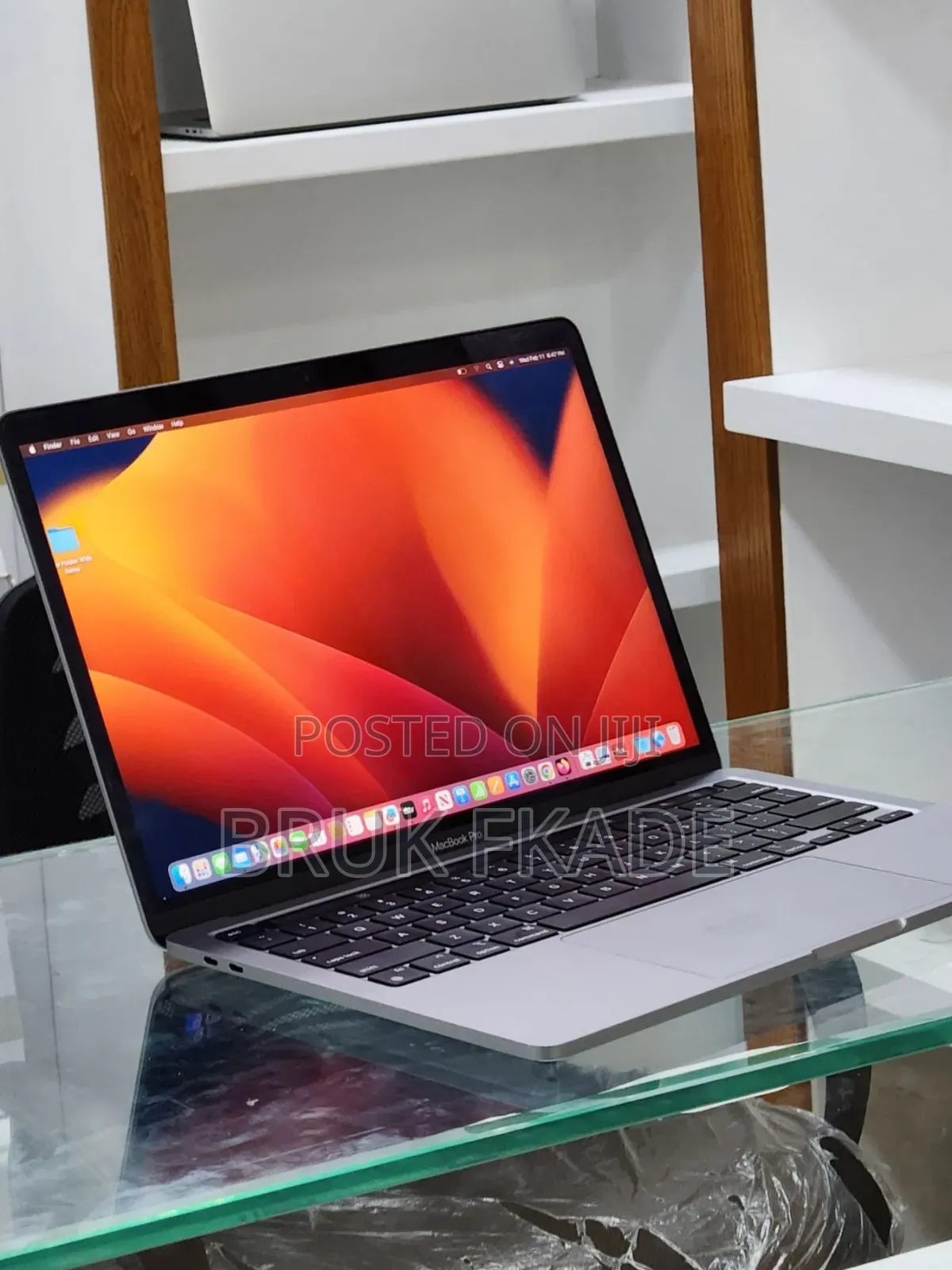 New Laptop Apple MacBook Pro 2022 M2 8GB Apple M2 SSD 256GB