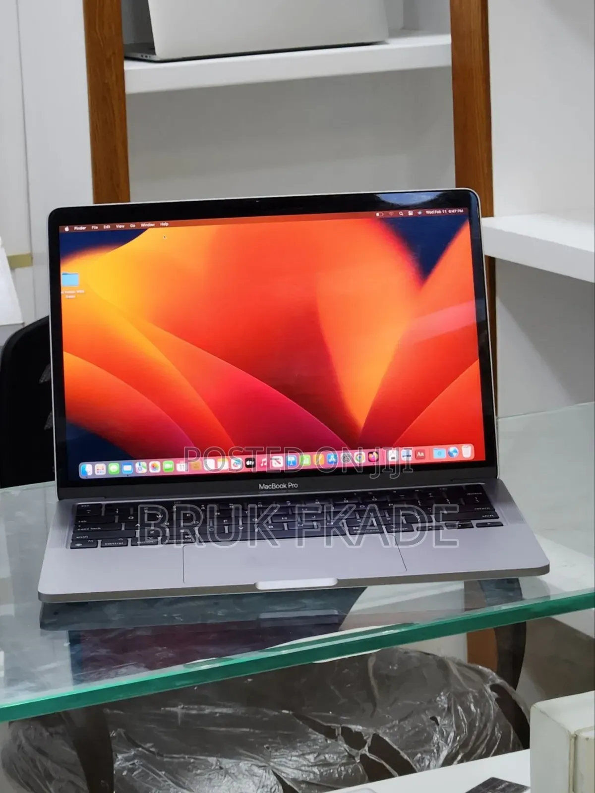 New Laptop Apple MacBook Pro 2022 M2 8GB Apple M2 SSD 256GB