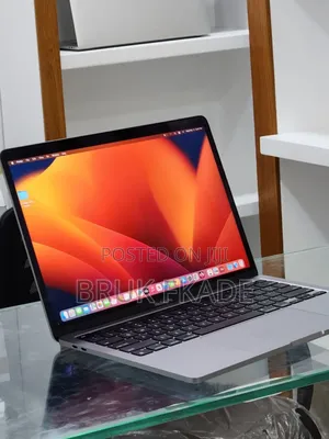 New Laptop Apple MacBook Pro 2022 M2 8GB Apple M2 SSD 256GB