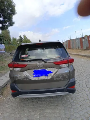 Toyota Rush 2023 Gold