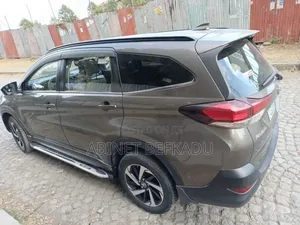 Toyota Rush 2023 Gold