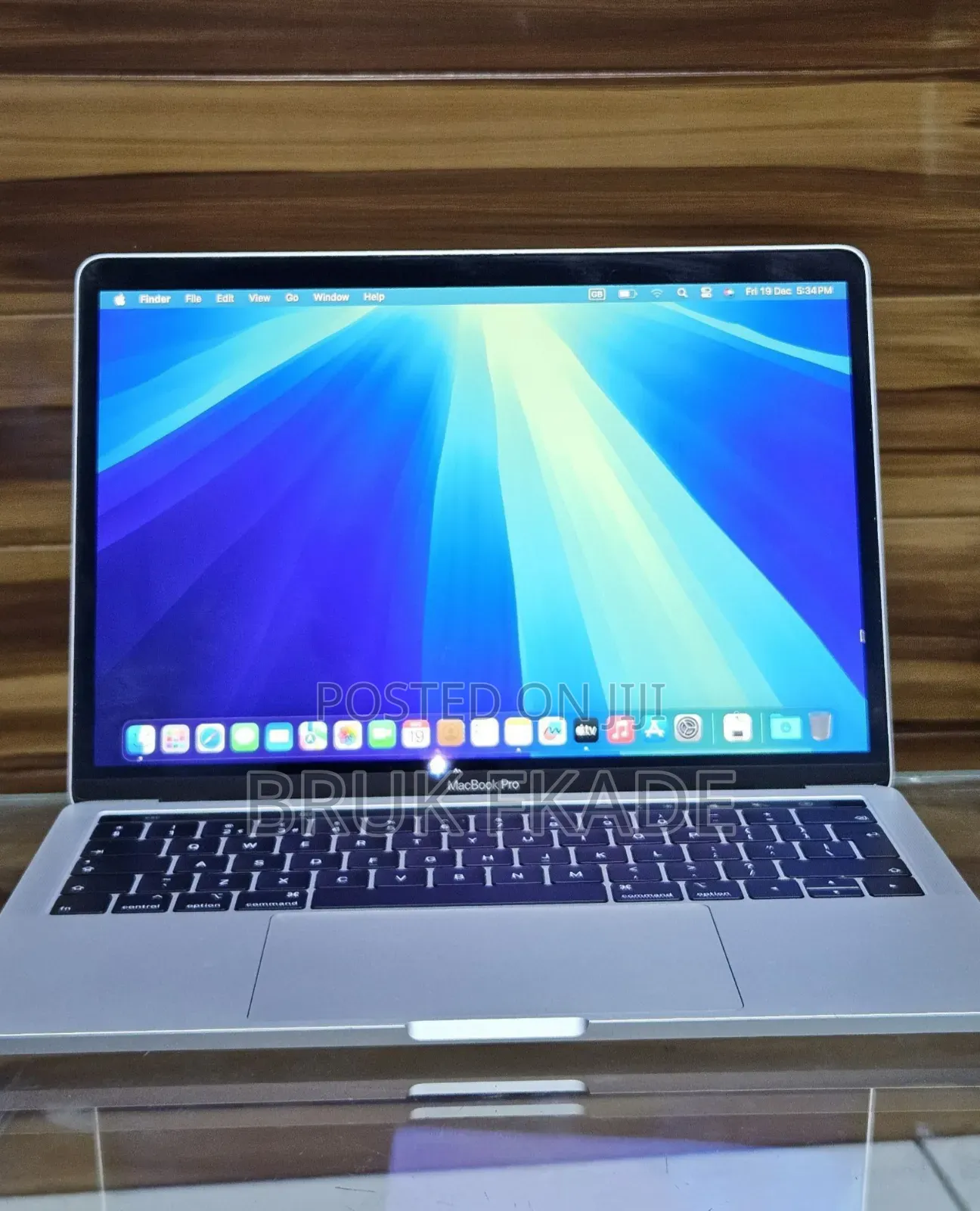 New Laptop Apple MacBook Pro 2019 8GB Intel Core I5 SSD 256GB