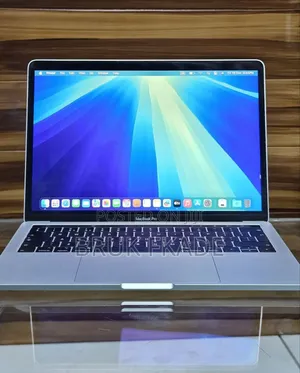 New Laptop Apple MacBook Pro 2019 8GB Intel Core I5 SSD 256GB