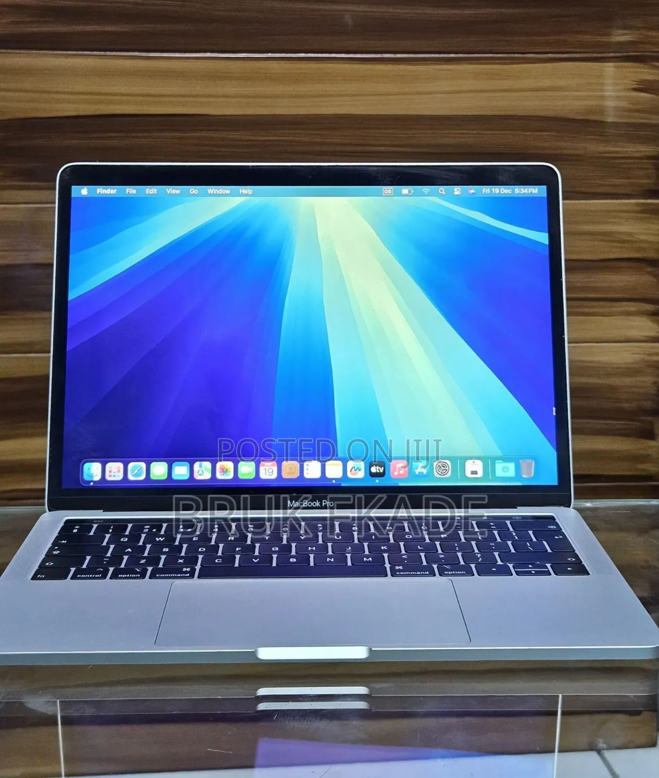 New Laptop Apple MacBook Pro 2019 8GB Intel Core I5 SSD 256GB