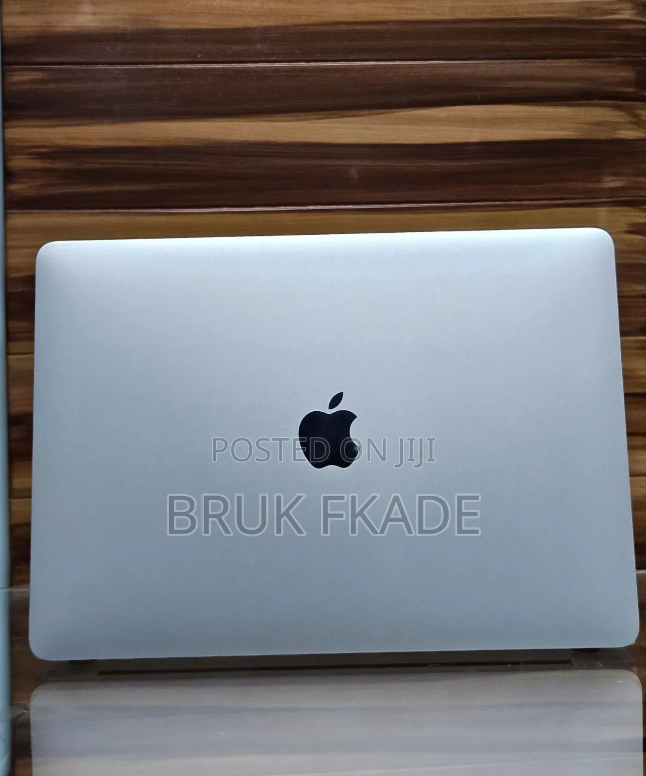 New Laptop Apple MacBook Pro 2019 8GB Intel Core I5 SSD 256GB