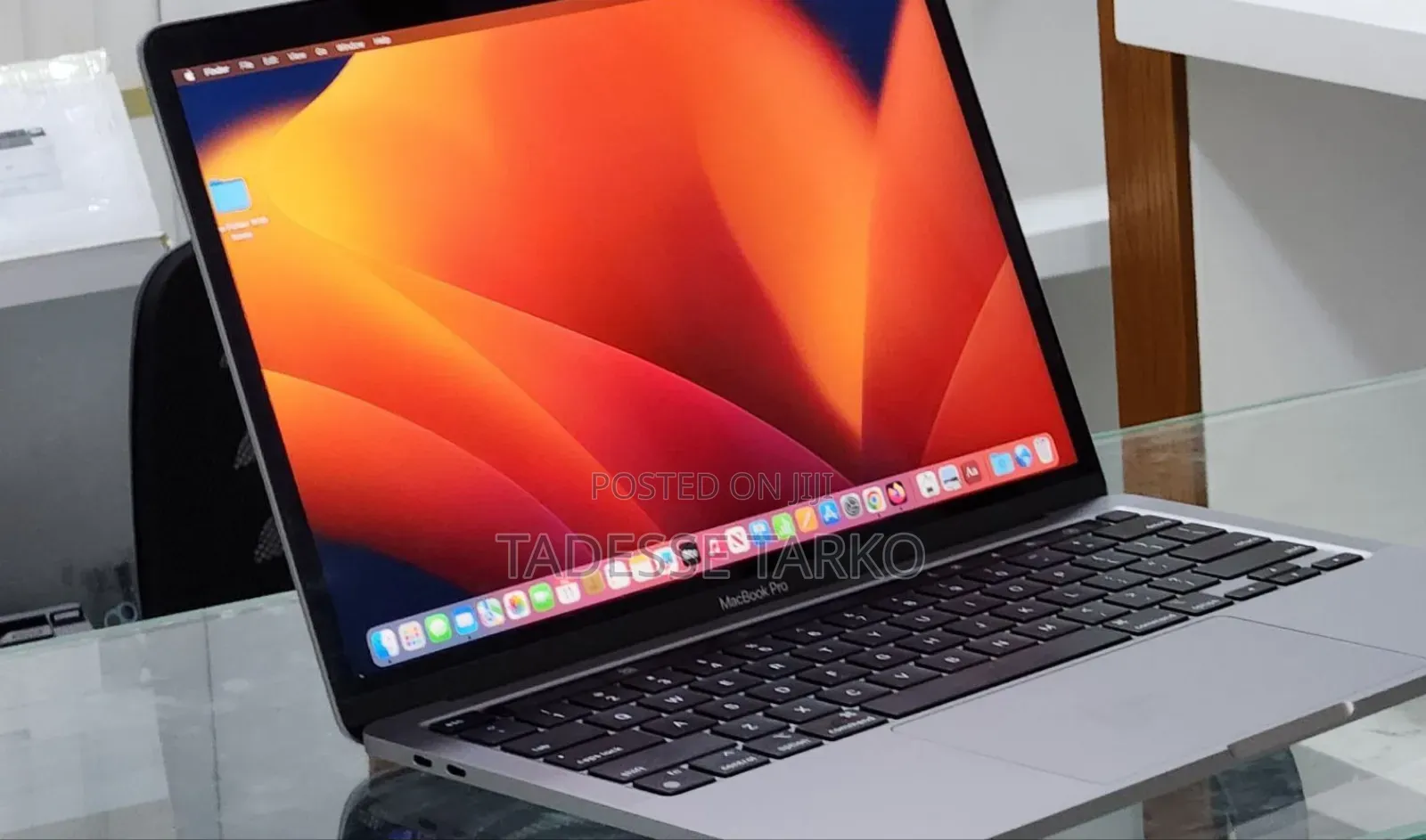 New Laptop Apple MacBook Pro 2022 M2 8GB Apple M2 SSD 256GB