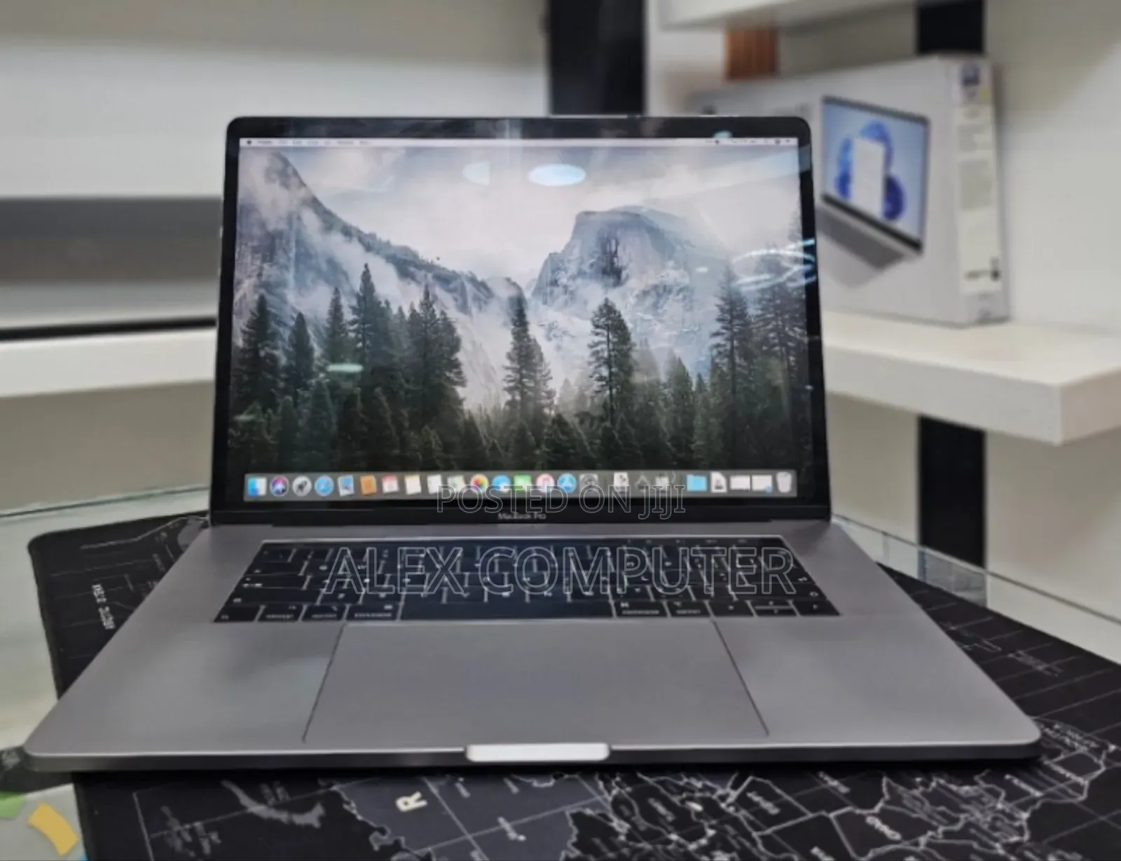 New Laptop Apple MacBook Pro 2019 16GB Intel Core I9 SSD 512GB