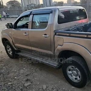 Toyota Hilux 2010 Brown