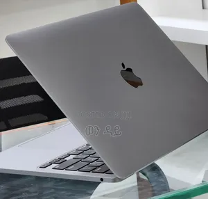New Laptop Apple MacBook Pro 2022 M2 8GB Intel Core I7 SSD 256GB