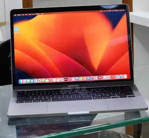 New Laptop Apple MacBook Pro 2022 M2 8GB Intel Core I7 SSD 256GB