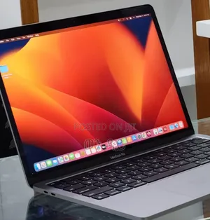 New Laptop Apple MacBook Pro 2022 M2 8GB Intel Core I7 SSD 256GB