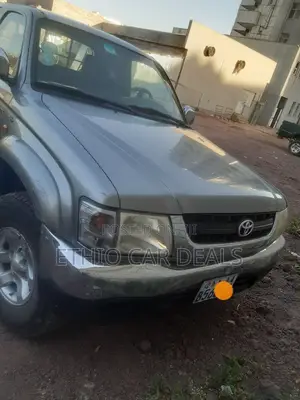 Toyota Hilux 2.5 Cab 2005 Gray