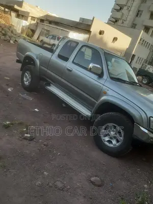 Toyota Hilux 2.5 Cab 2005 Gray
