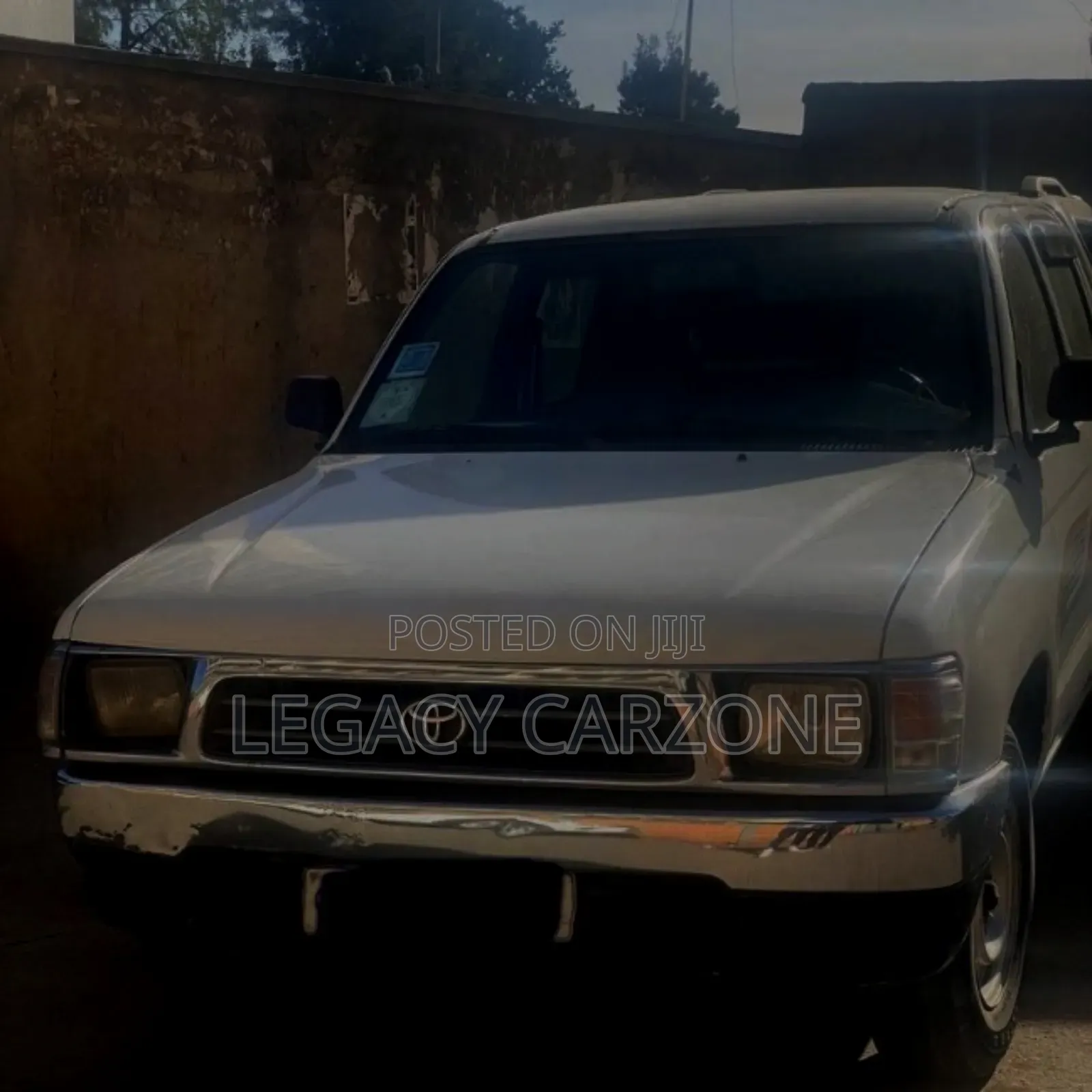 Toyota Hilux 1999 White