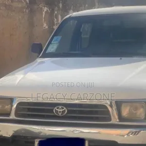 Toyota Hilux 1999 White