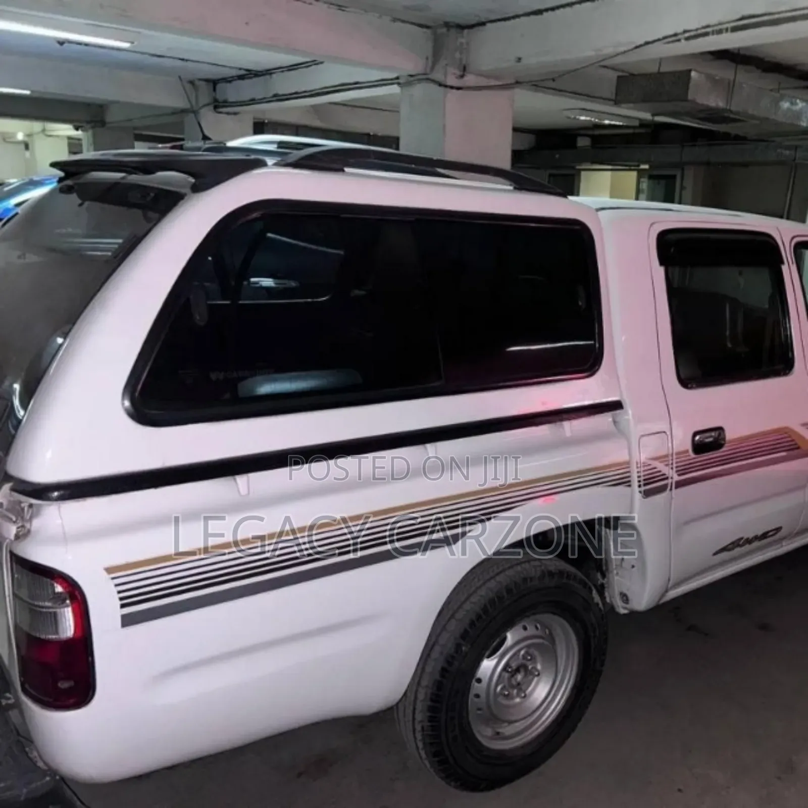Toyota Hilux 1999 White