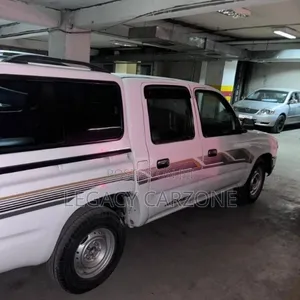 Toyota Hilux 1999 White