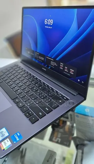 New Laptop Huawei MateBook 13 WRT-W19E 8GB Intel Core I5 SSD 512GB