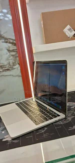 New Laptop Apple MacBook Pro 2016 8GB Intel Core I5 SSD 256GB