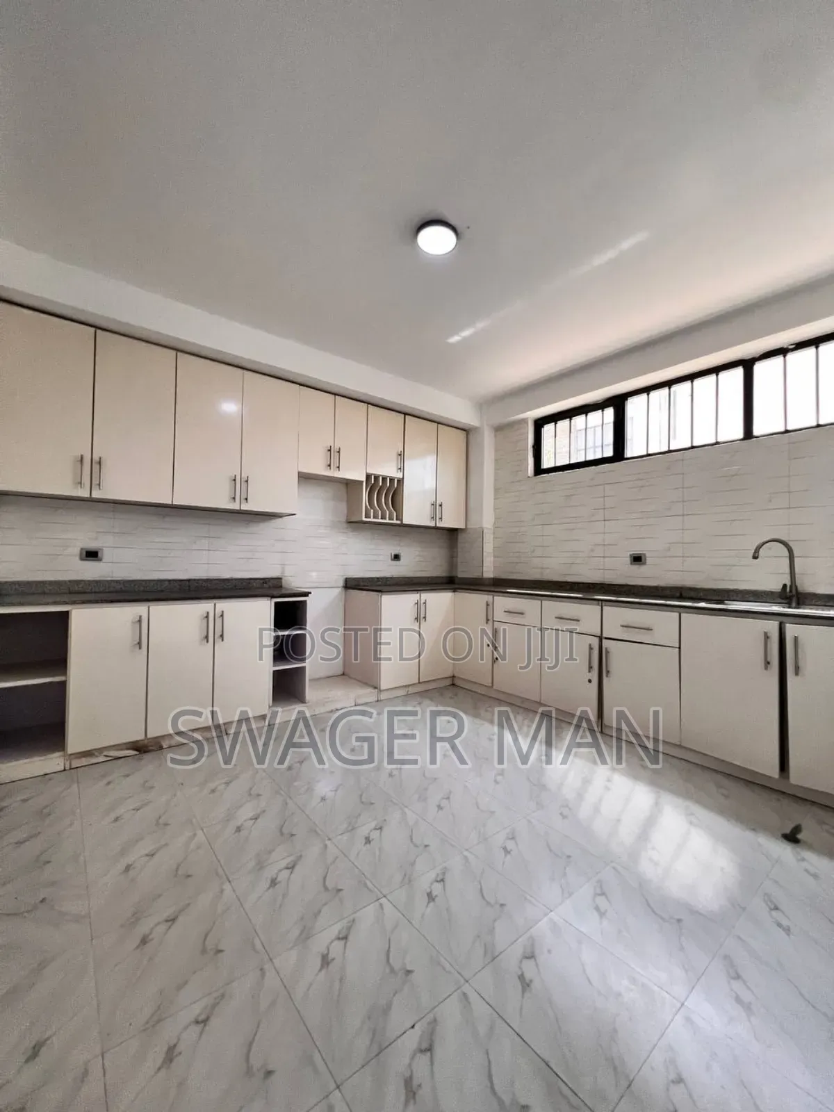 Furnished 4bdrm Apartment in 72, Yeka for sale