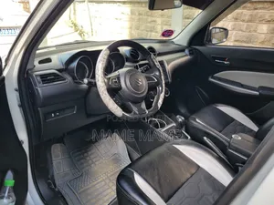 Suzuki Swift 2022 Silver