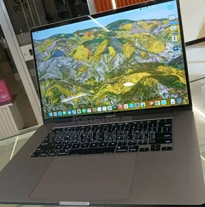 New Laptop Apple MacBook Pro 2019 16GB Intel Core I7 SSD 512GB