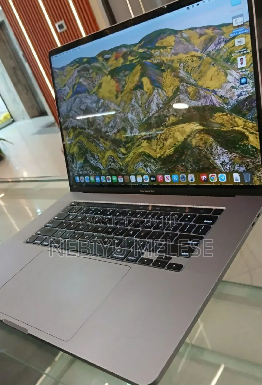 New Laptop Apple MacBook Pro 2019 16GB Intel Core I7 SSD 512GB