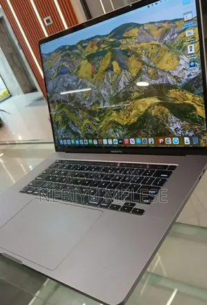 New Laptop Apple MacBook Pro 2019 16GB Intel Core I7 SSD 512GB