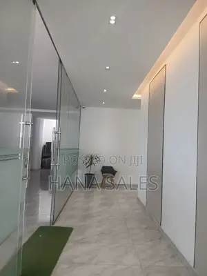 ቦሌ አዲስ በመጠናቀቅ ላይ ካለዉ መንገድ ፊት ለፊት የንግድ ሱቆችን ኦየሸጥን እንገኛለን