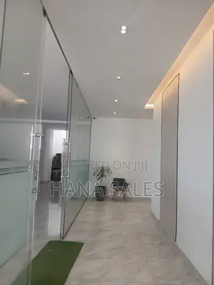 ቦሌ አዲስ በመጠናቀቅ ላይ ካለዉ መንገድ ፊት ለፊት የንግድ ሱቆችን ኦየሸጥን እንገኛለን