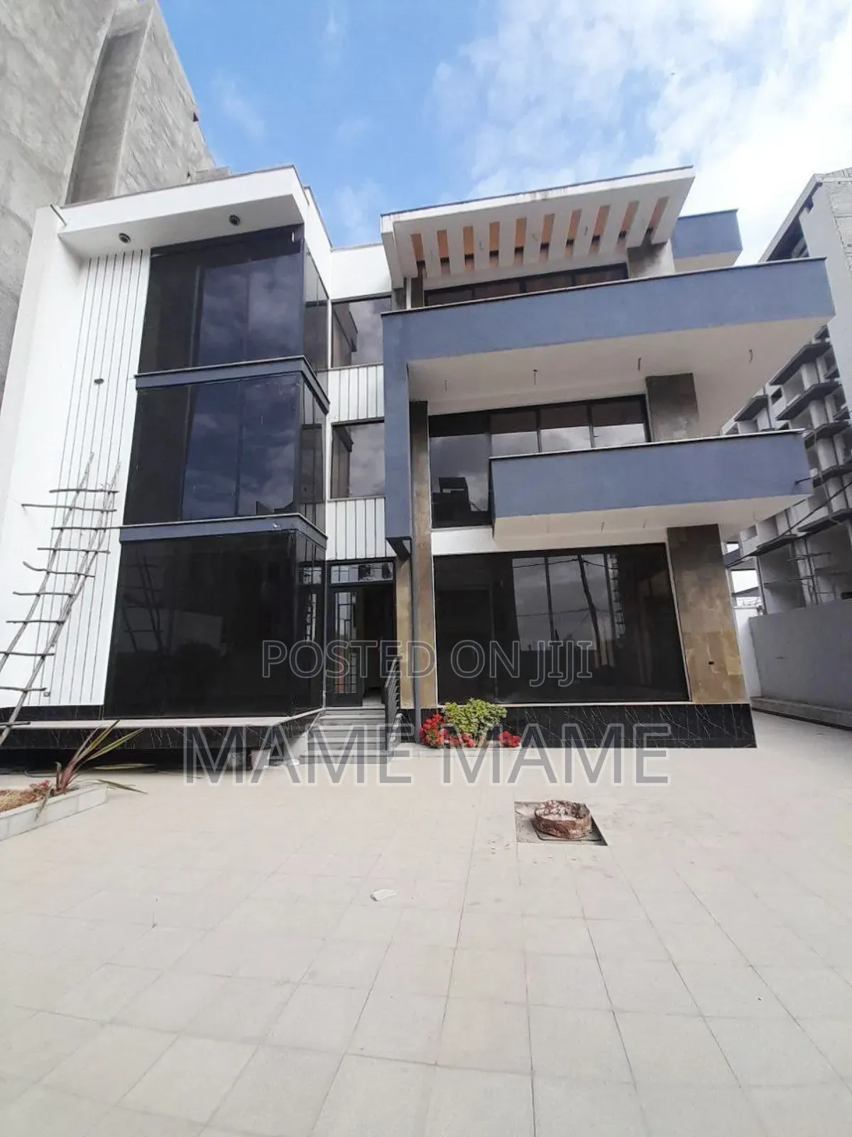 11bdrm House in Addis Abeba, Bole for sale